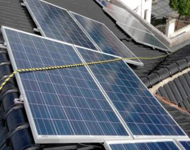 Solarna energija za kućište podesiva na solarni način